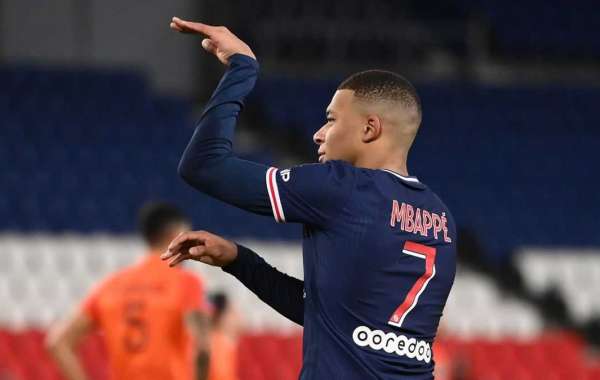 Mbappe ‘Happy’ At PSG Amid Speculation Over Future