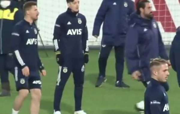 Ozil's First Training At Fenerbahce